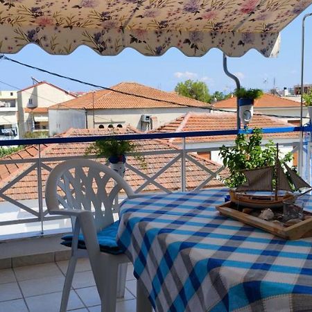 Sunflower Apartment Néa Péramos Екстериор снимка