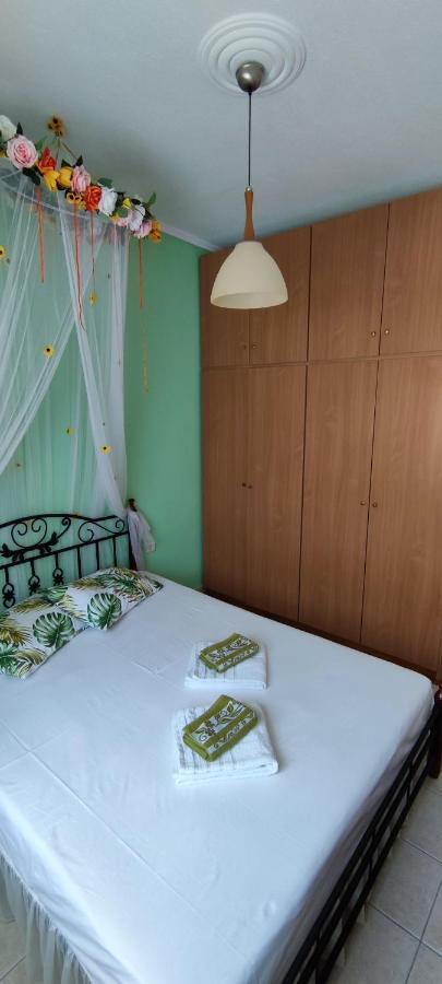 Sunflower Apartment Néa Péramos Екстериор снимка