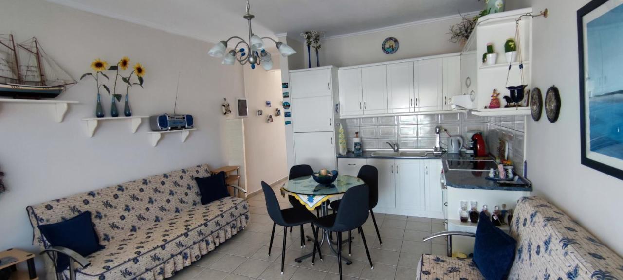 Sunflower Apartment Néa Péramos Екстериор снимка