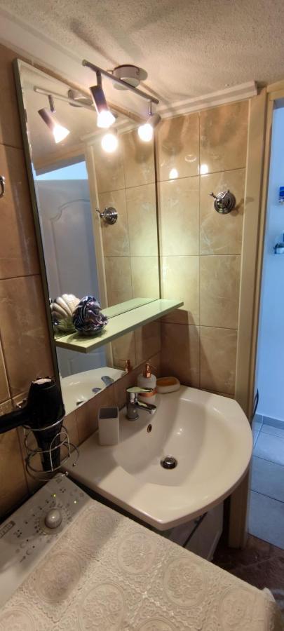 Sunflower Apartment Néa Péramos Екстериор снимка